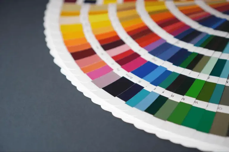 Amostra de cores em leque mostrando opções de tinta para sublimação.